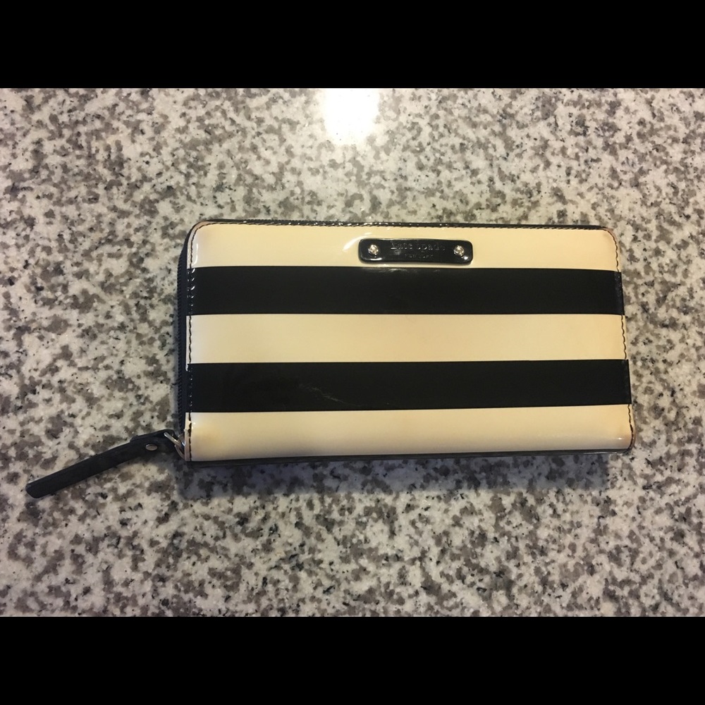 Kate Spade Zip wallet